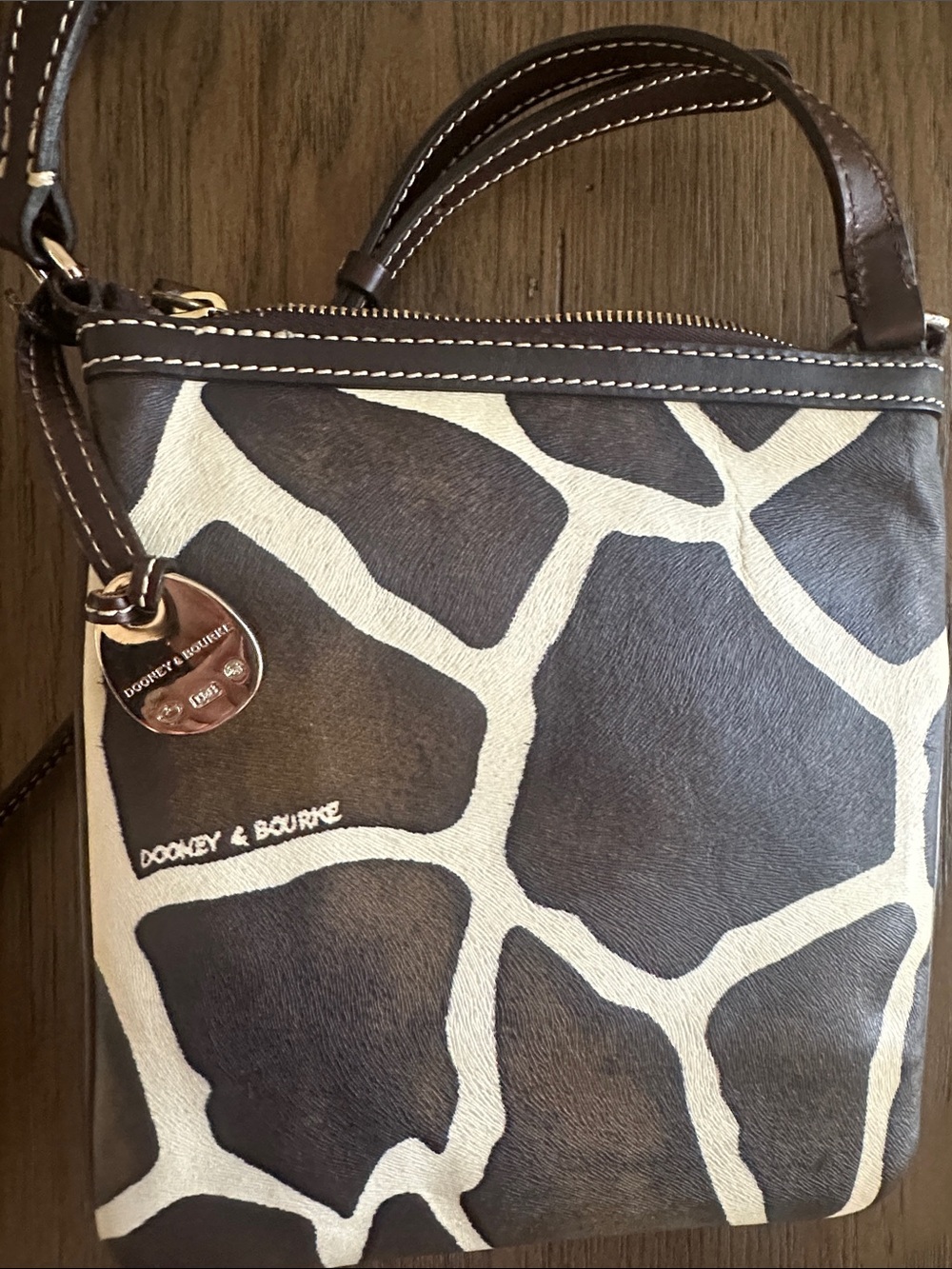 Dooney & Bourke Giraffe-Print Crossbody EUC - Picture 4 of 10